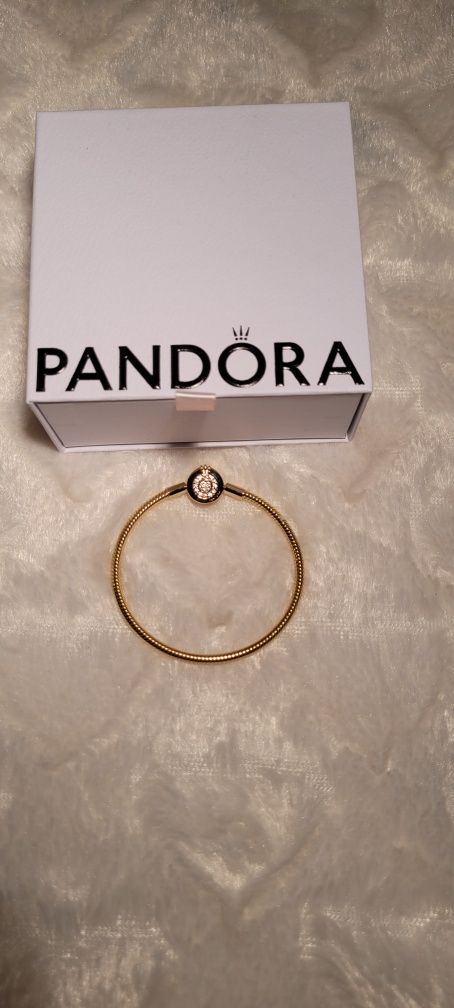 PROMOCJA Świąteczna Bransoletka Pandora Moments z O w koronie w złotym