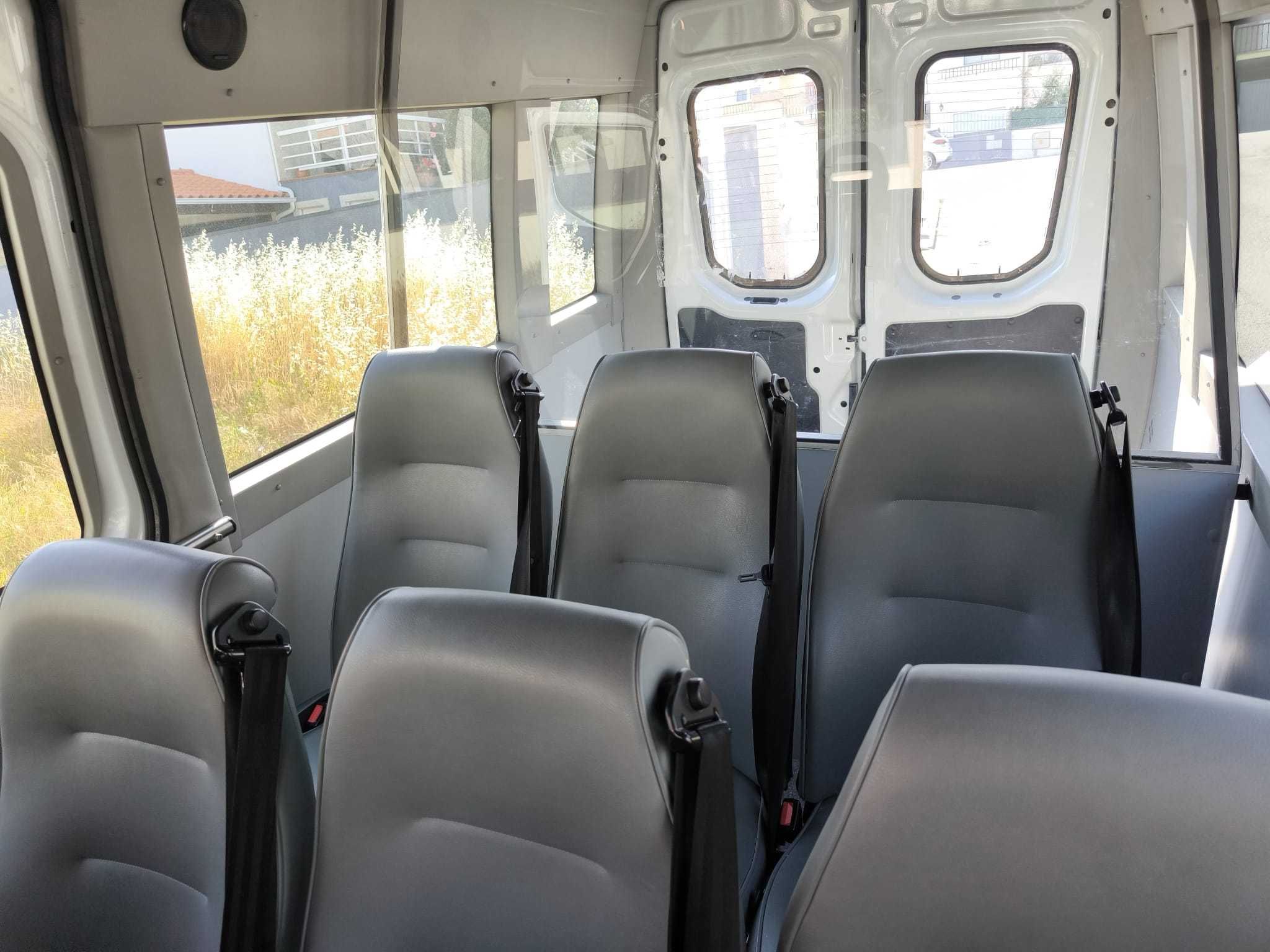 Iveco Daily 35S16 Automática - 9 Lugares