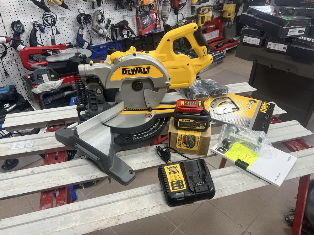 Пила торцовочная аккумуляторная XR FLEXVOLT DeWALT DCS777T2