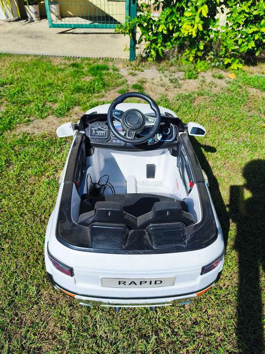 Carro elétrico para crianças com bateria e comando