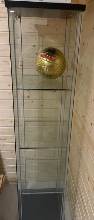 Vitrine DETOLF do IKEA
