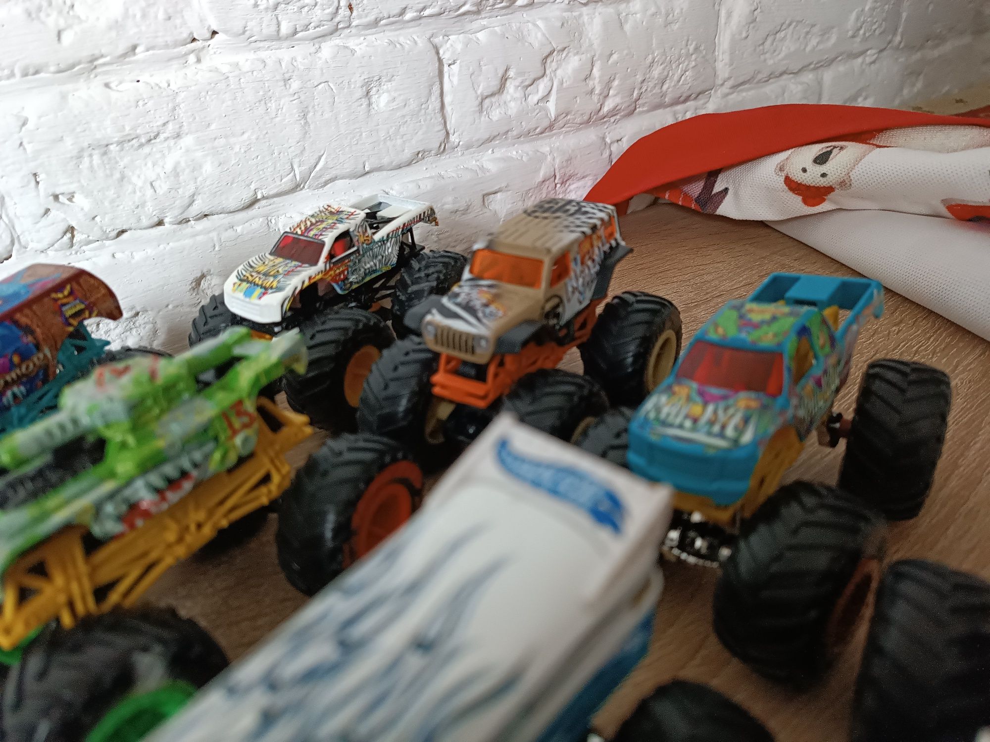 Т hot wheels Машинка Monster Trucks