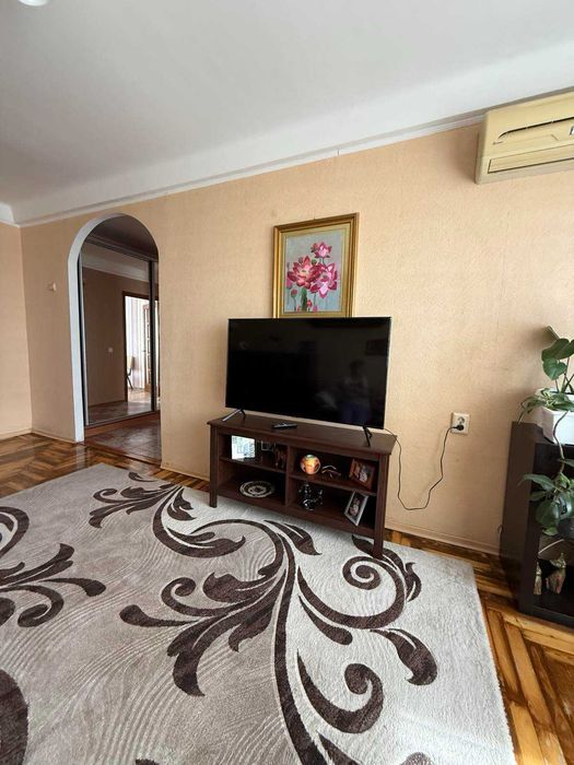 Продам 3-кімнатну квартиру Космос