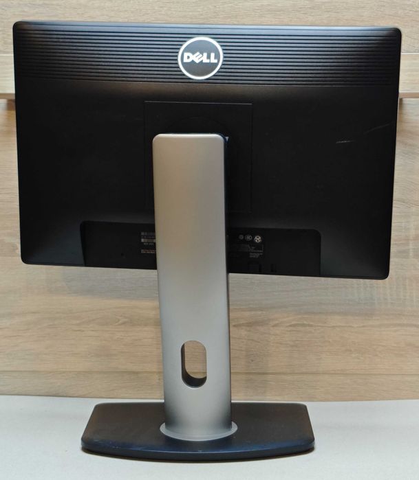 Monitor Dell 19 cali  (DP, VGA, DVI, USB)