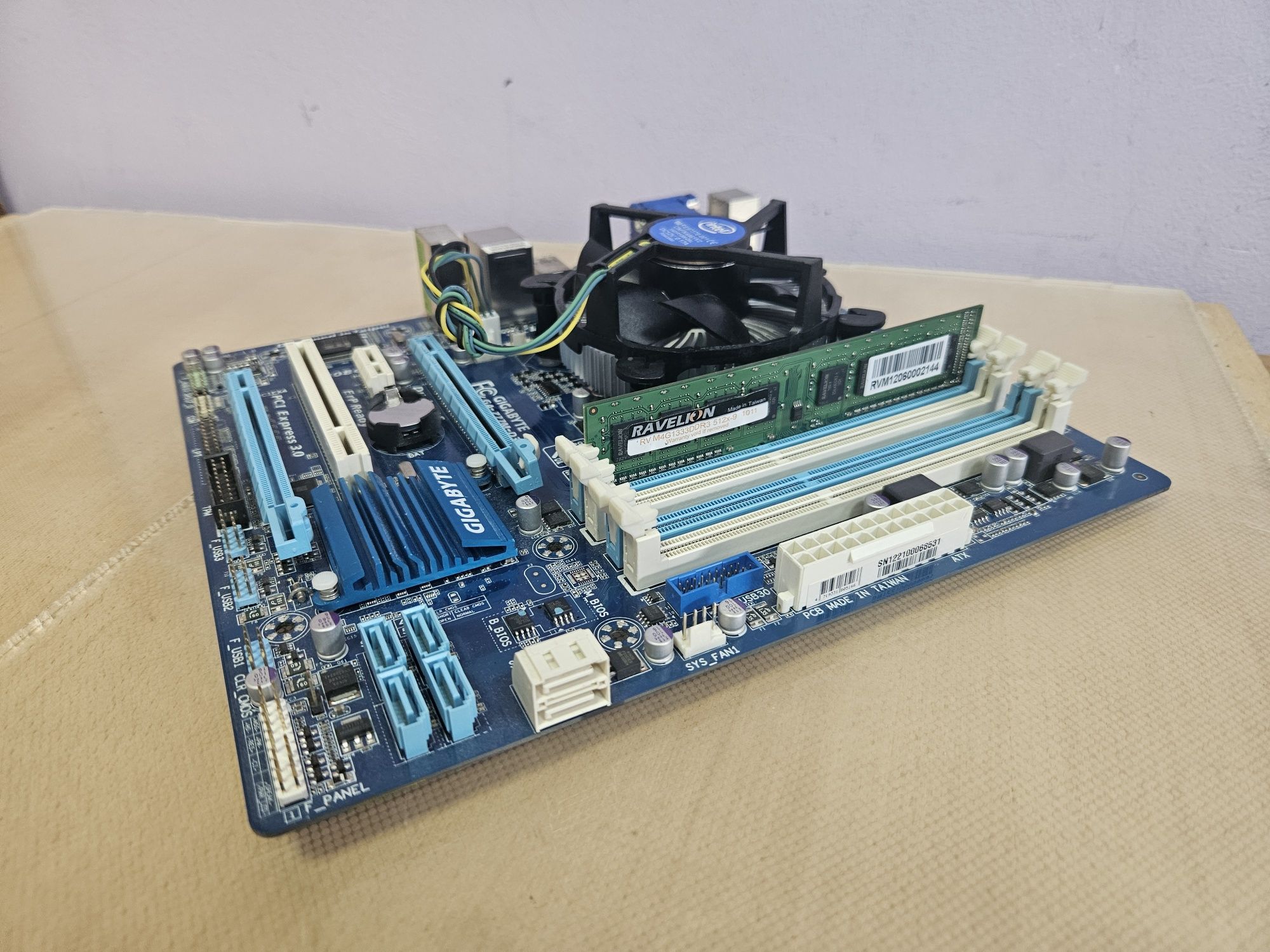 Материнська плата Gigabyte GA-Z77M-D3H \ I5-3470 \ DDR3 4GB