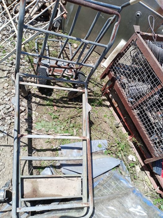 Carrinho com rodas usado