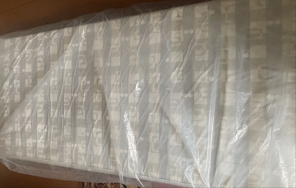Продам два нових матраси.90/200