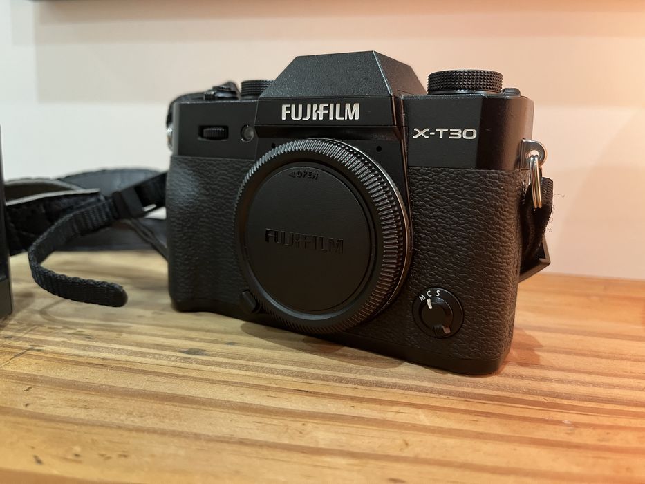 Fujifilm XT-30 usada + 1 Bateria Original + Cage