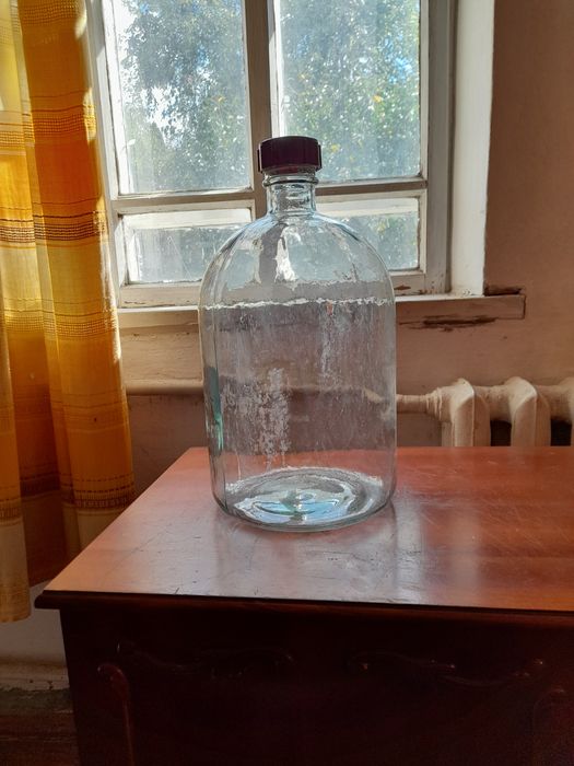 Продаю бутельдля вина чи води на 10 л