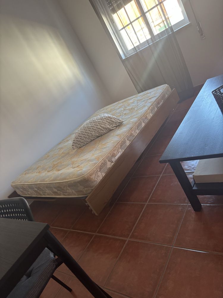 Cama e colchao usado