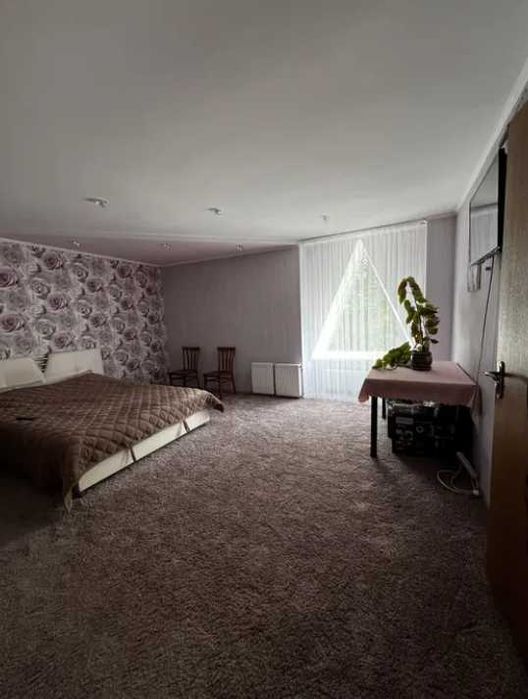 Пропоную до продажу двоповерховий будинок в центрі міста