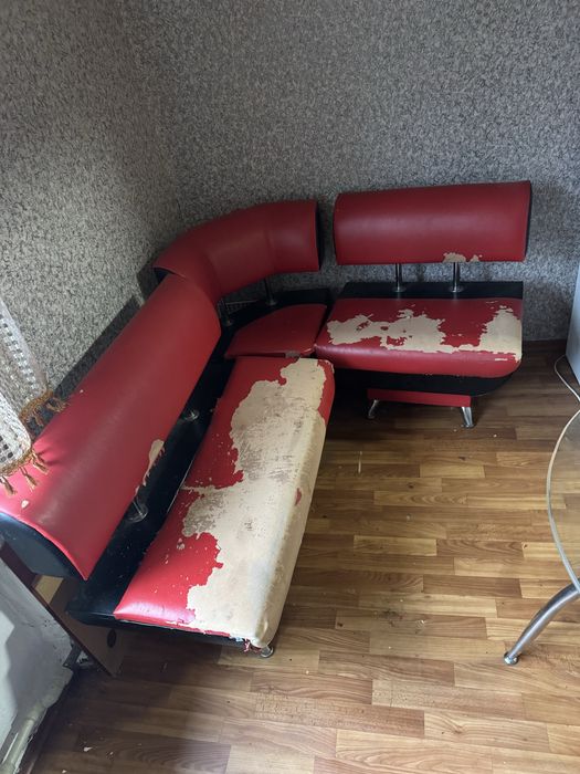 Угловий диван на кухню