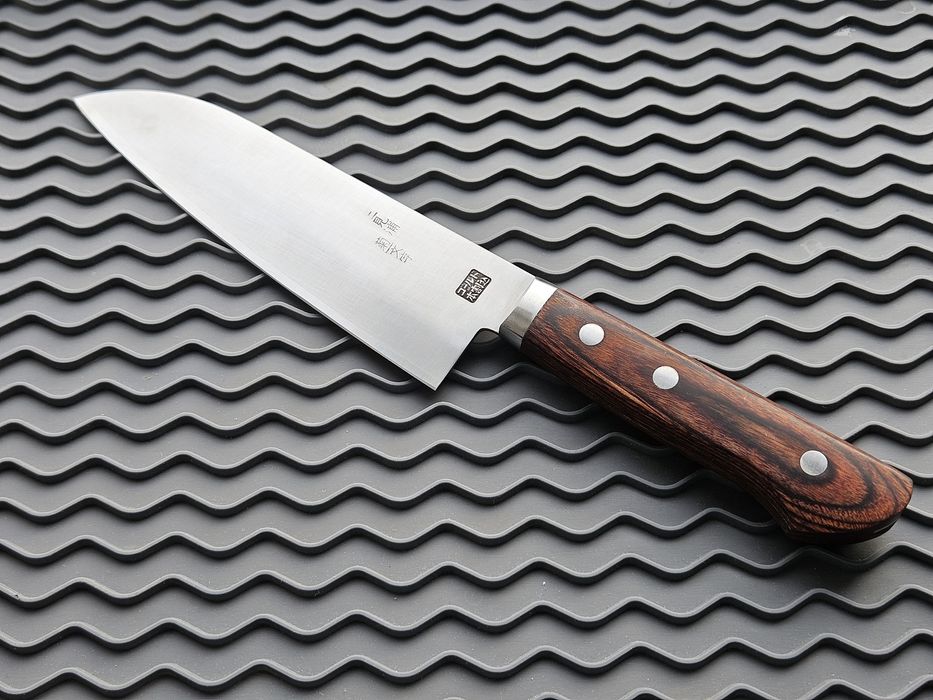 Nóż kuchenny japoński Hitohira Santoku kuty VG-1 ひとひら (一片)