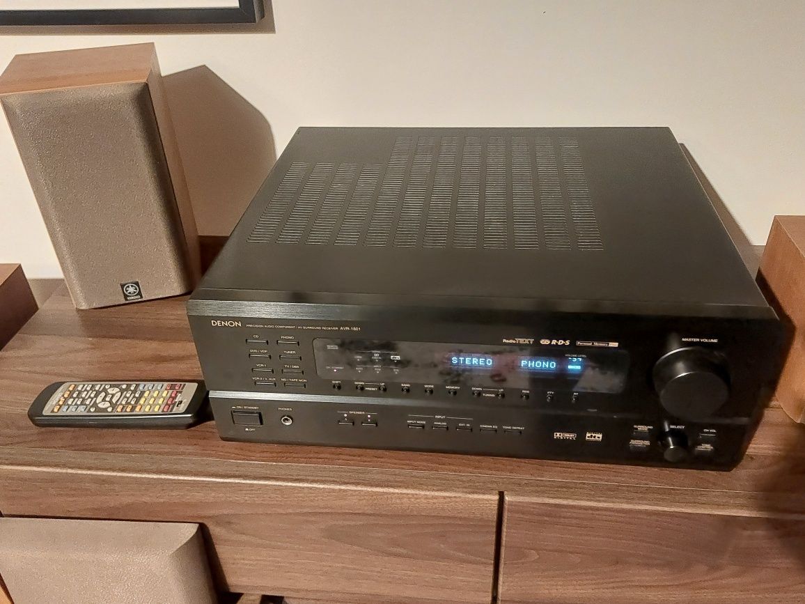 Kino domowe Amplituner Denon i zestaw głośników Yamaha