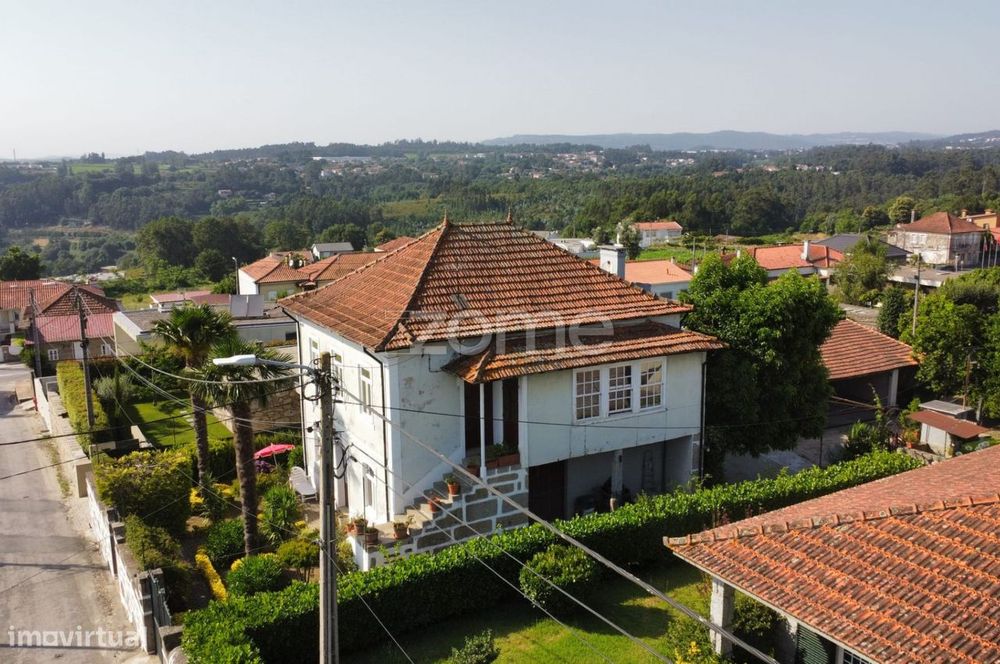 Moradia T5 com terreno - Santo Tirso