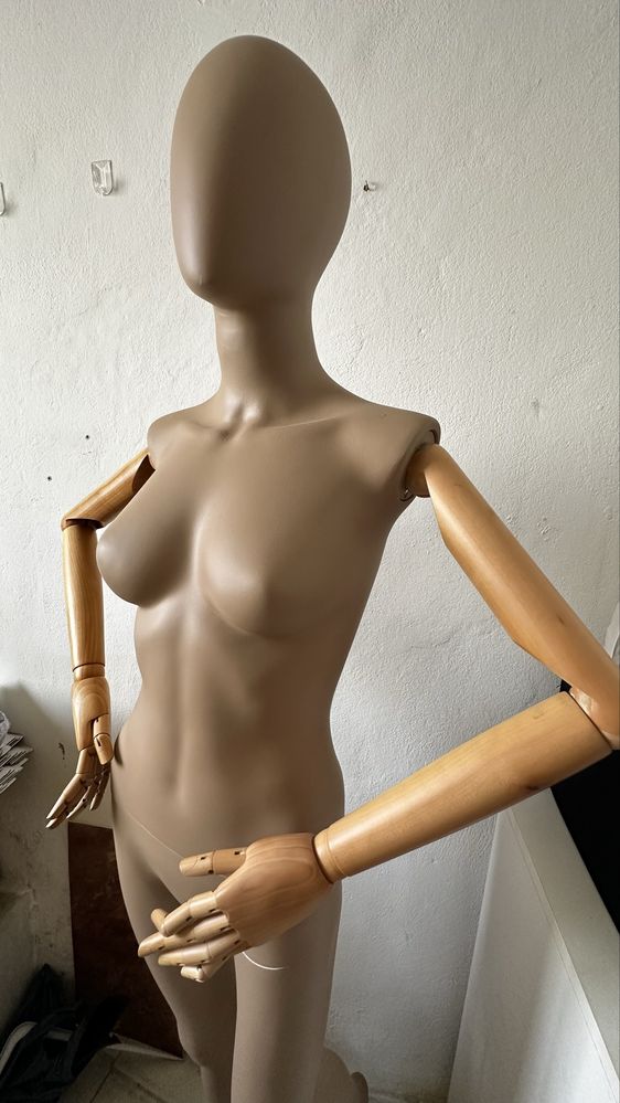 Manequin com braços flexiveis