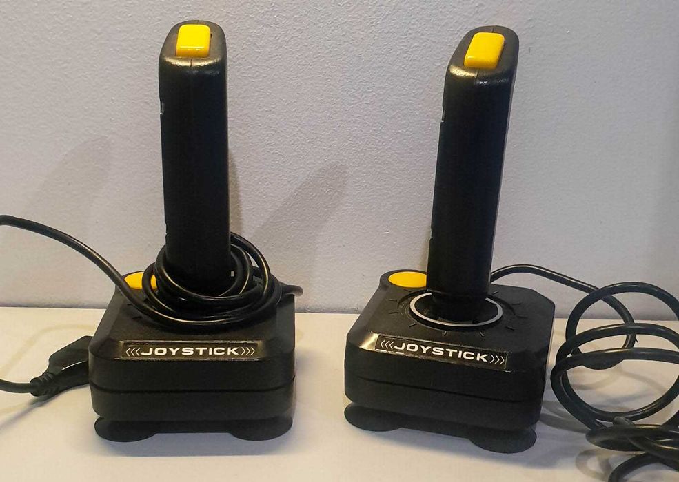 2 x Joysticki Amiga Commodore ? stan nieznany