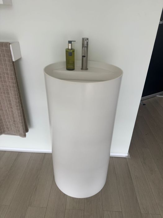 Conjunto de casa de banho em Corian