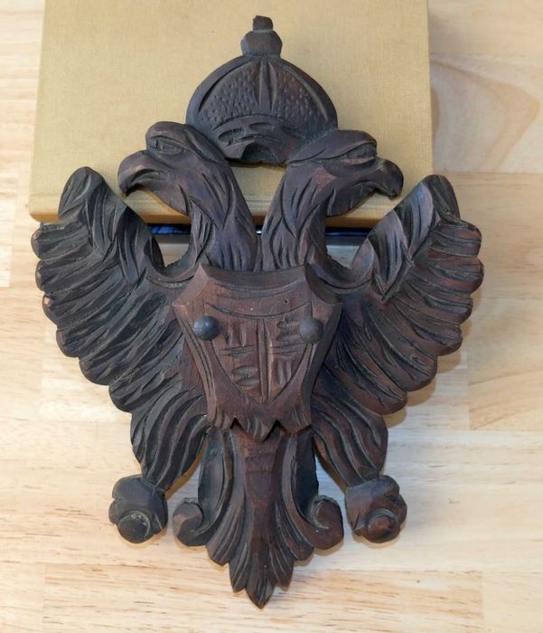 Drewniany herb z czasów Imperium Rosyjskiego