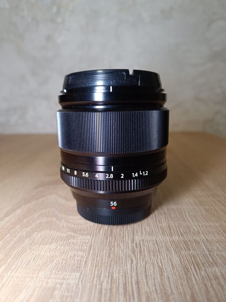 Об'єктив Fujifilm XF 56mm f / 1.2 R