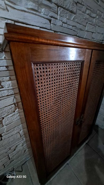 Sapateira Rustica em bom estado