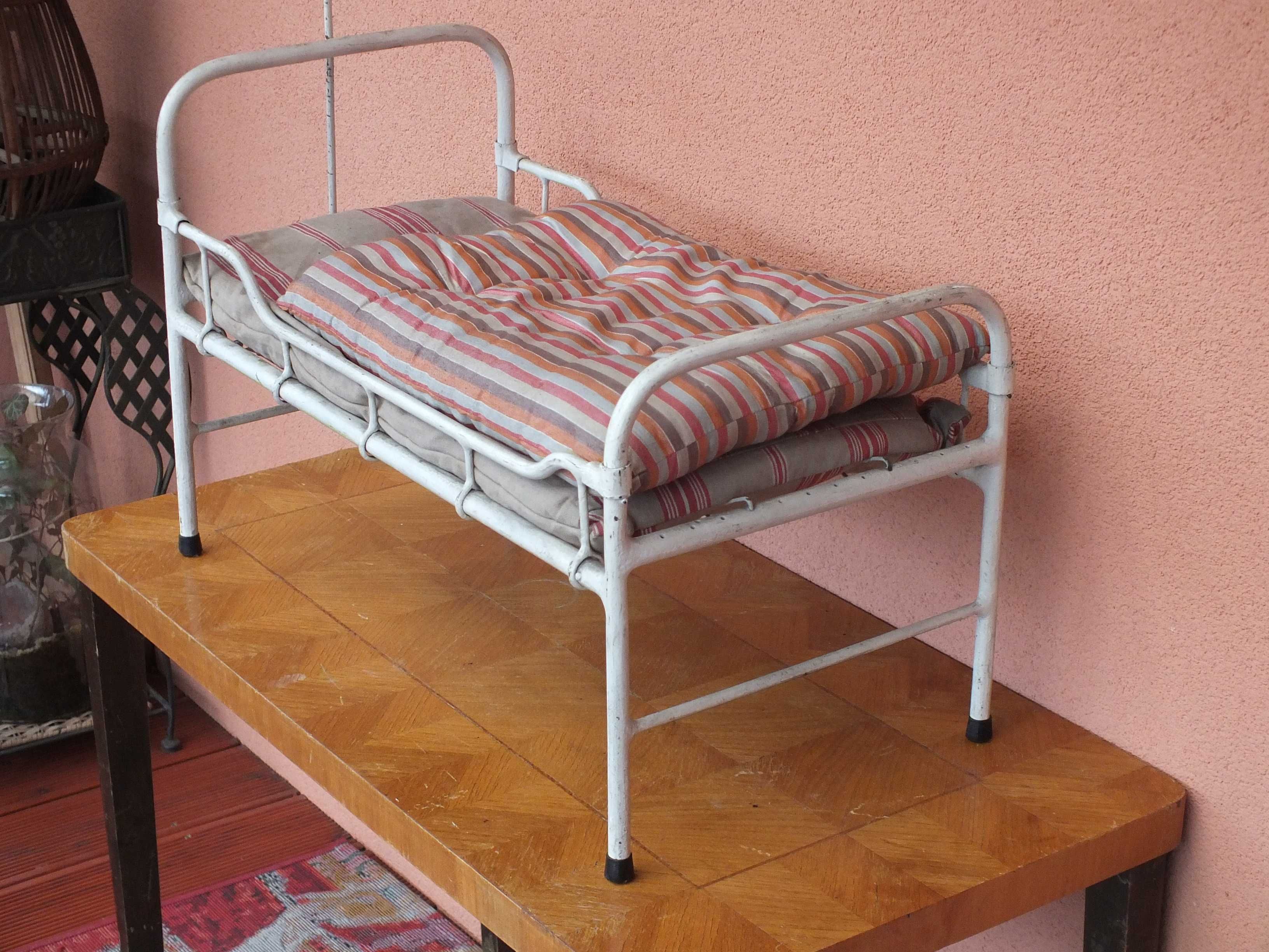 Francuskie łóżeczko dla lalek lata 40