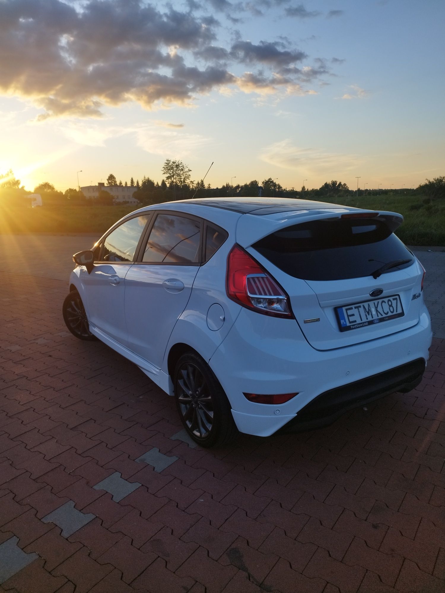 FIESTA 125KM bogata wersja wynajem