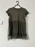 Bluzka t-shirt khaki zielona perełki białe