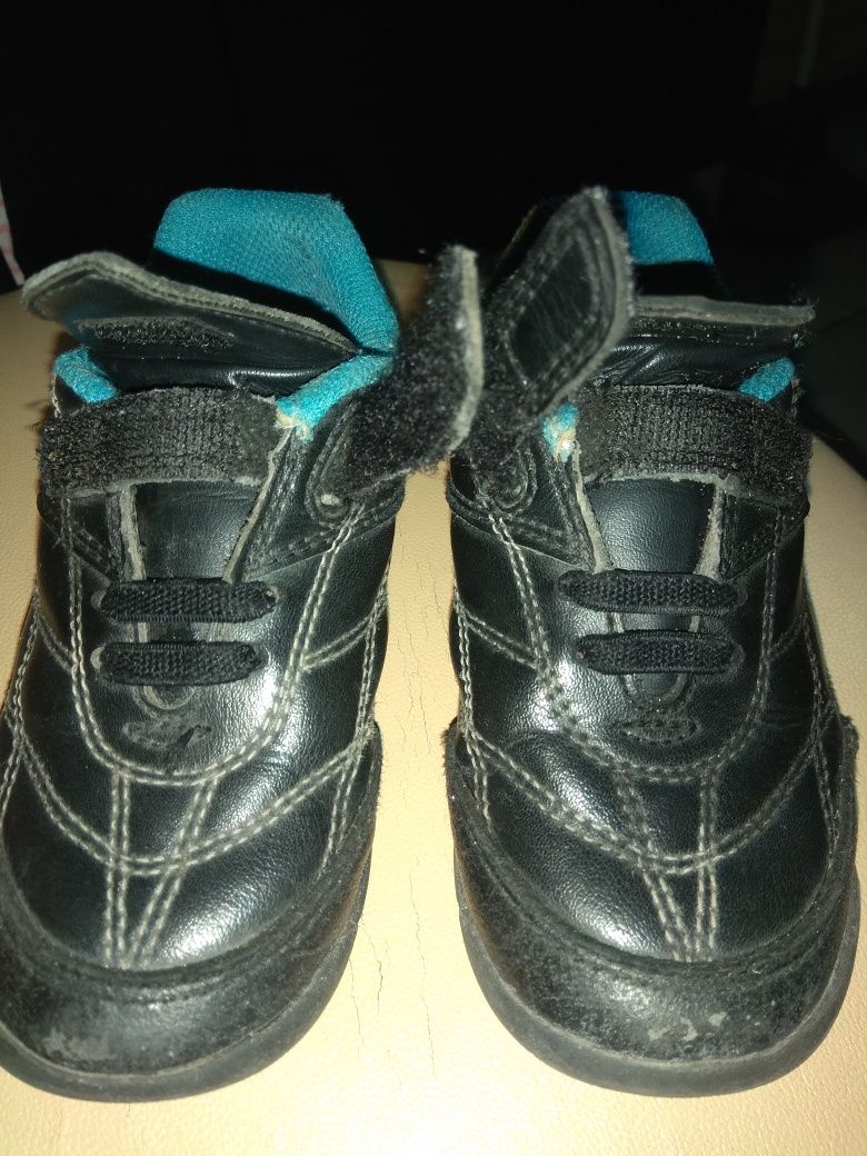 Кожаные кроссовки CLARKs