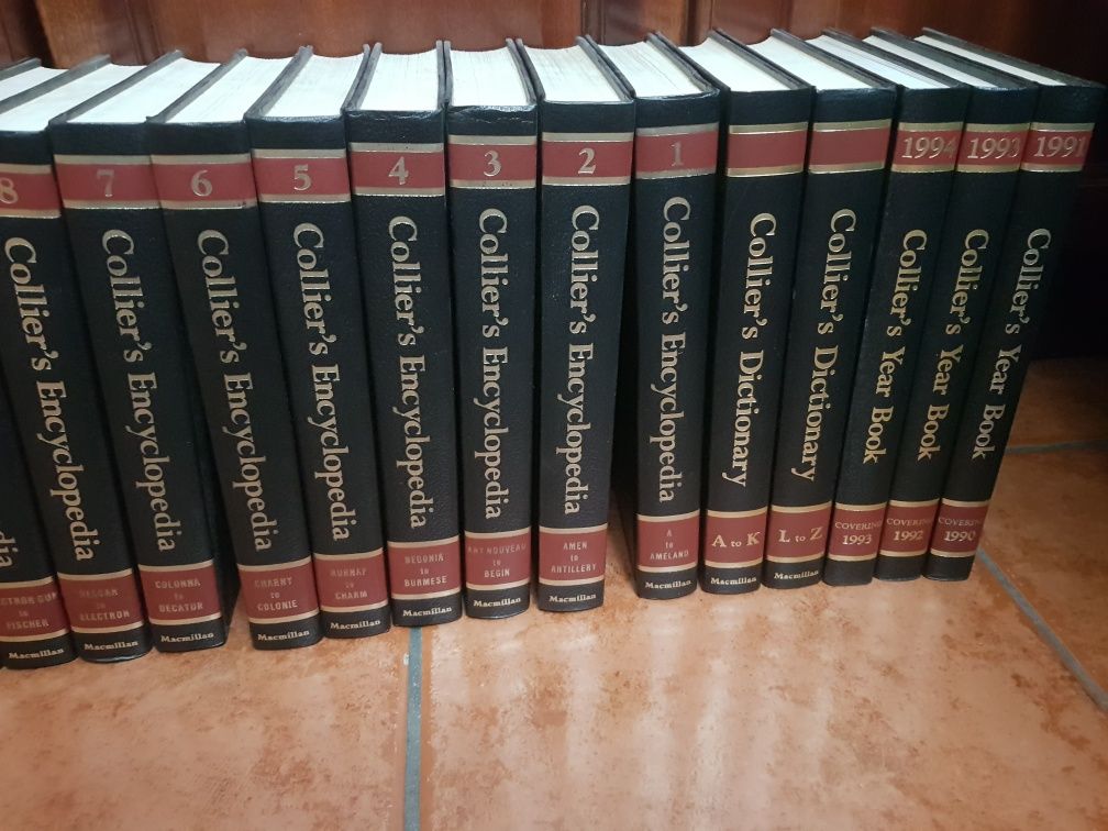 Coleção Collier's Encyclopedia