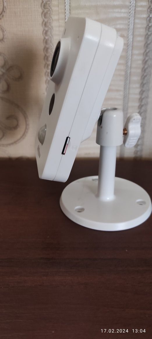 Камера видеонаблюдения 3 МП 1/3" progressive scan CMOS з Wi-Fi; + Карт