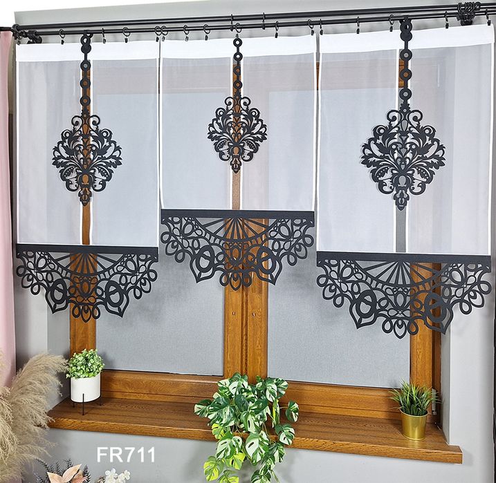 Nowoczesne Firanki - 3 Panele Z Czarnymi Ażurami Fr711 –110 / 95 / 110