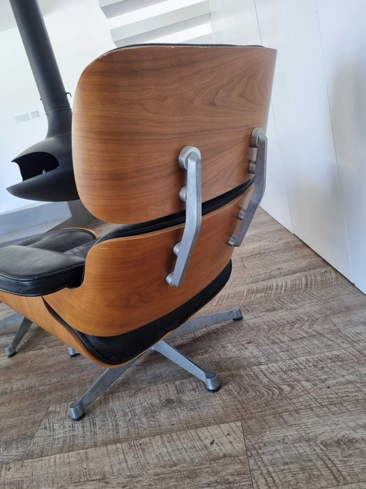 Cadeirão Eames preto