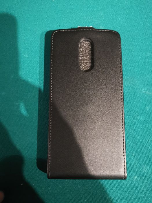 Etui zamykane w pionie case pokrowiec futerał do LG K40 czarne