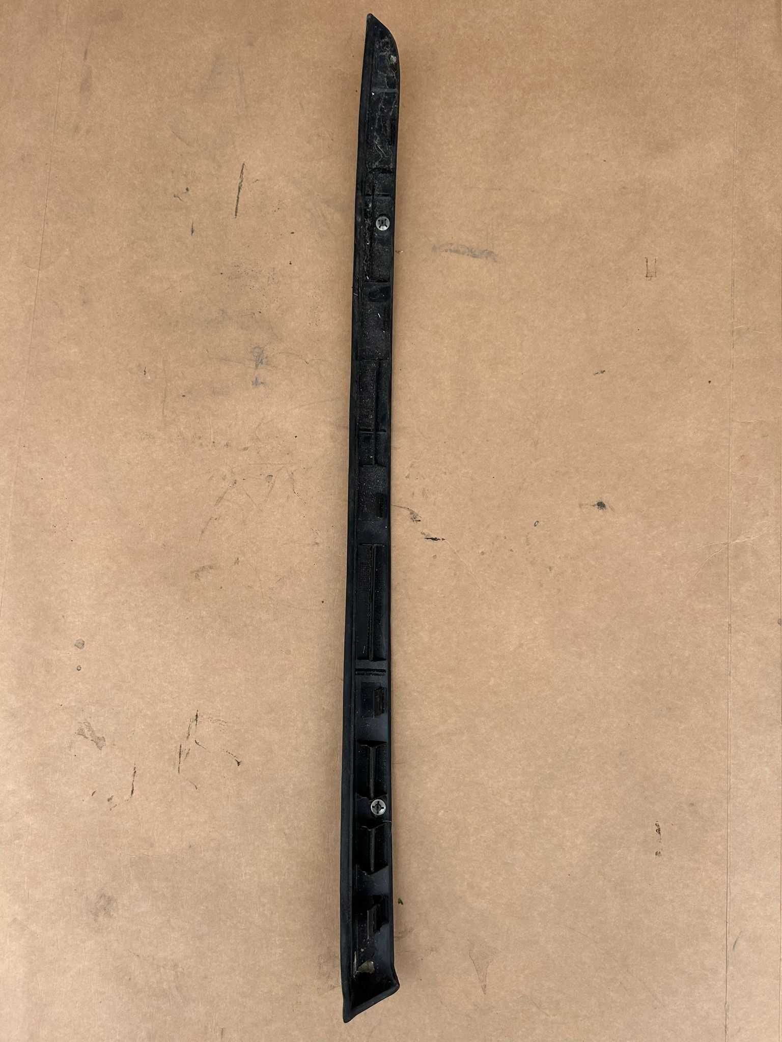 Listwa szyby czołowej prawa Citroen C5 III X7 KTHB EZRC
