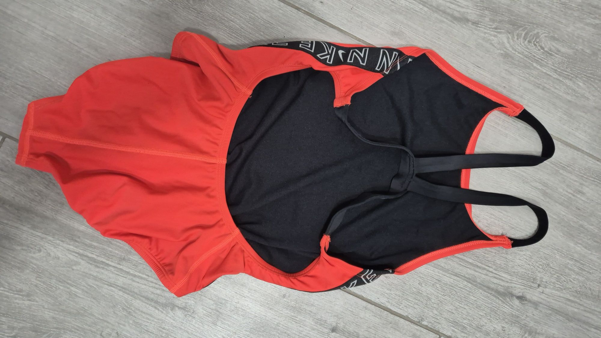 Jednoczęściowy kostium nike rozmiar 40