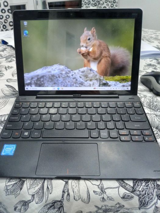Tablet Lenovo  z klawiatura