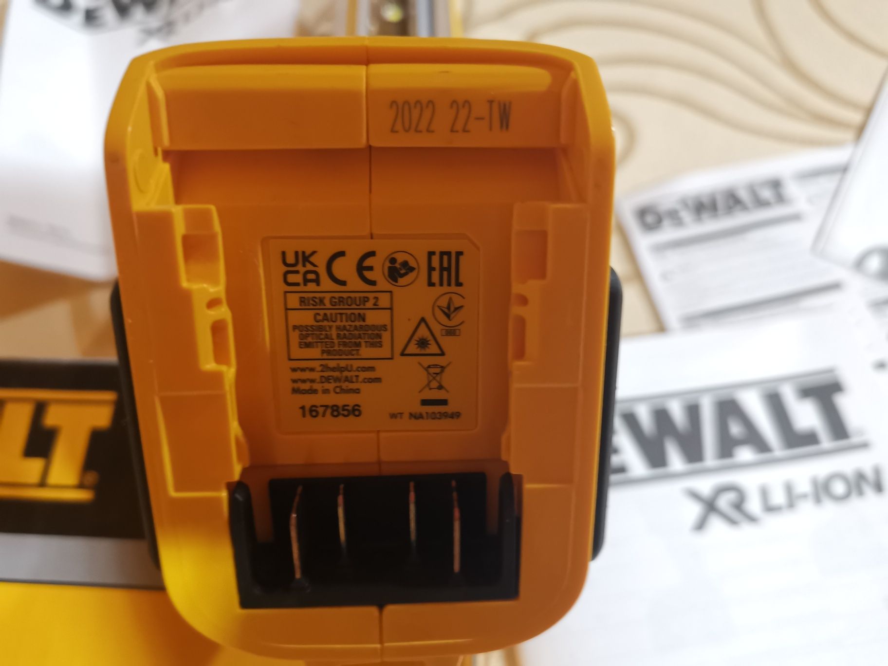 Фонарь диодный Dewalt dcl 050