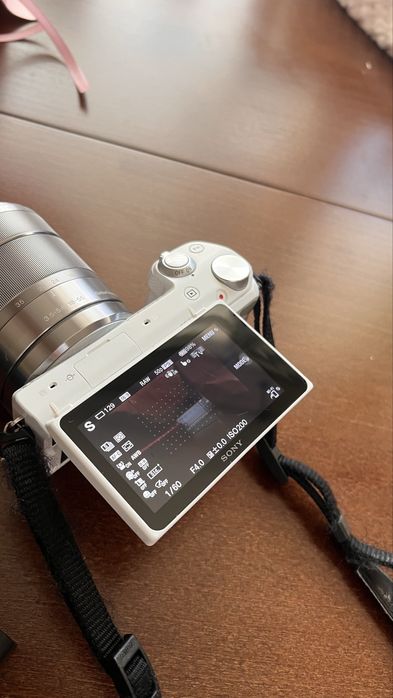 Sony NEX 5R + obiektyw Sony 18-55 + dużo akcesoriów