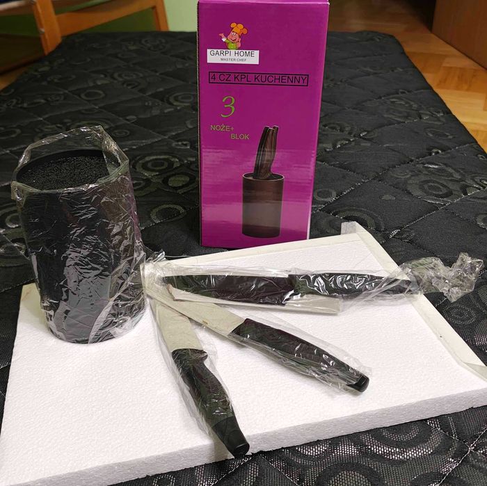 komplet trzech noży w bloku