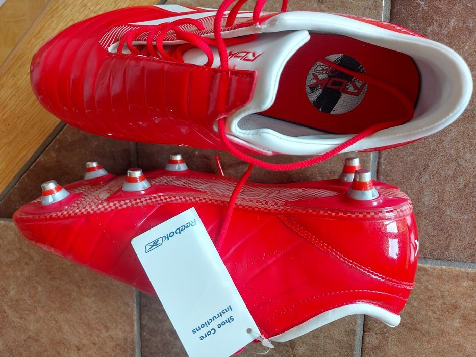 Buty piłkarskie z korkami