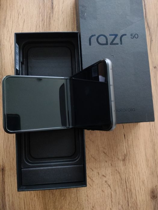 Motorola razr 50 8/256GB Nowy, nie używany!!!