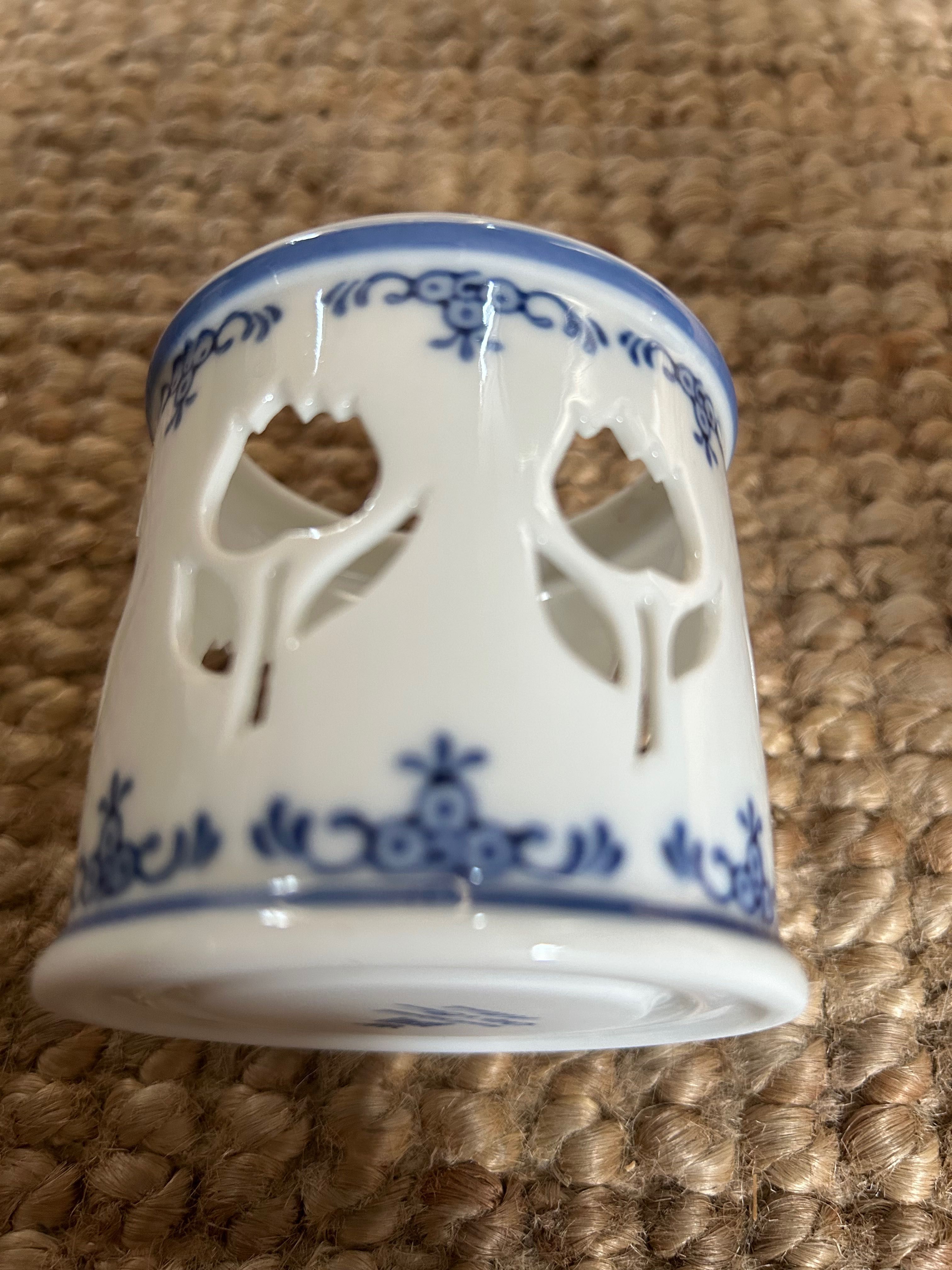 Holenderski porcelanowy świecznik