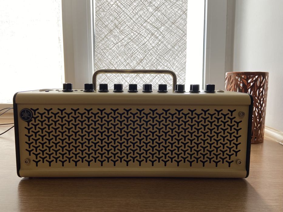 Универсальный комбоусилитель Yamaha THR10II