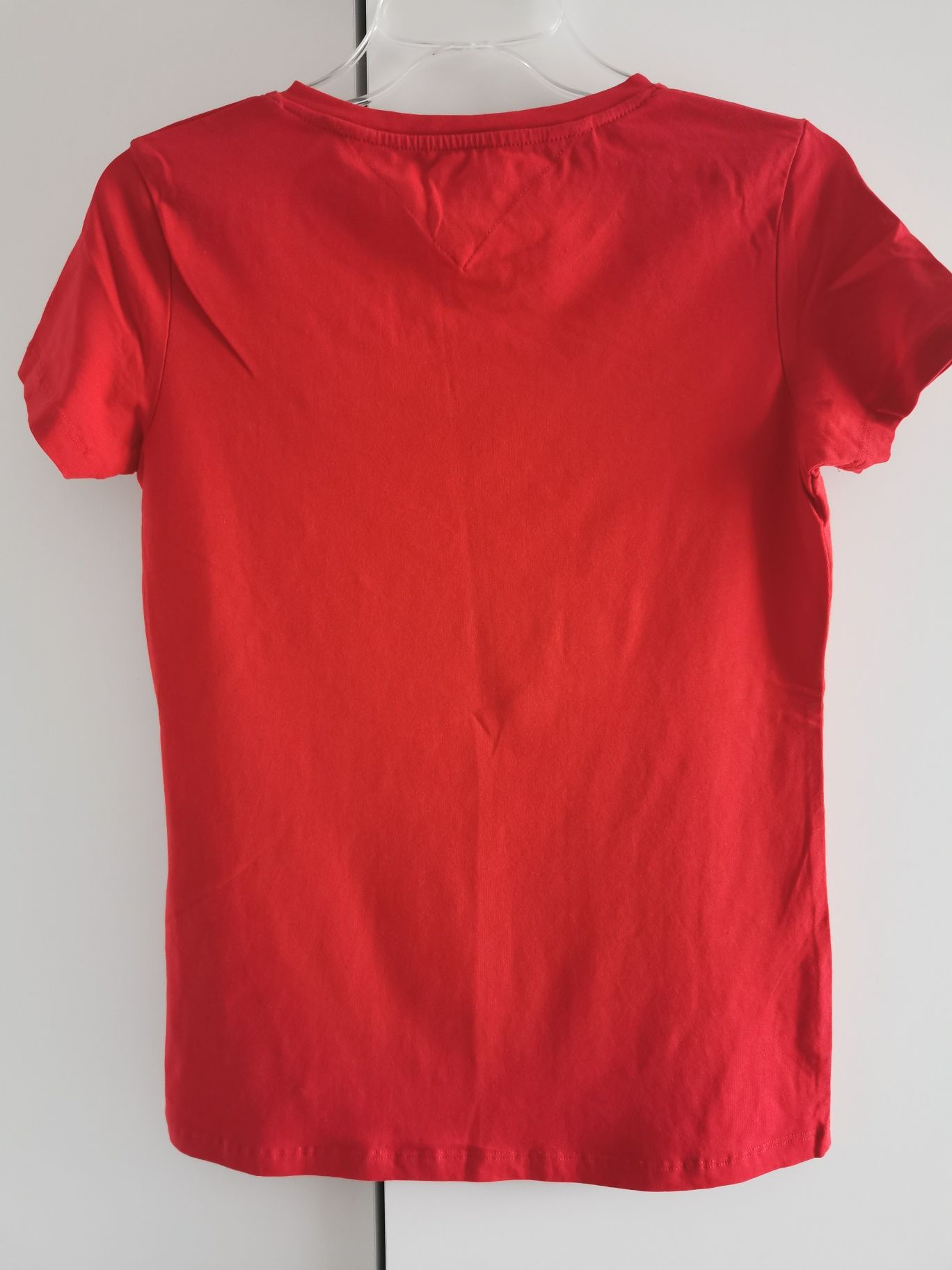 T-shirt bluzka z krótkim rękawem czerwona guess