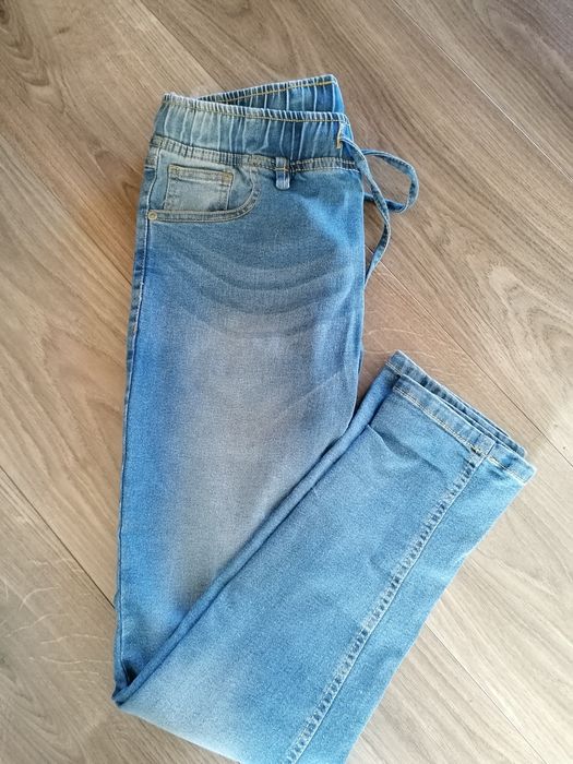 Spodnie jeansowe r. 158