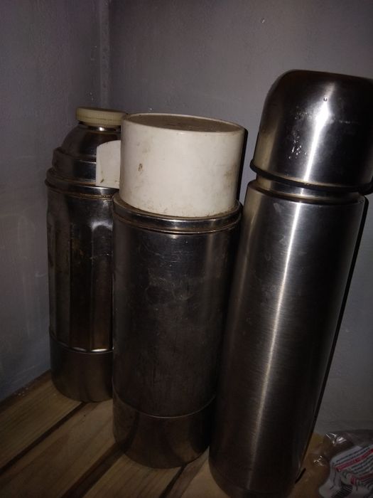 Продам термоси для води