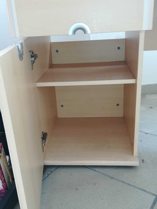 Quarto completo com opção de duas camas para criança/jovem.