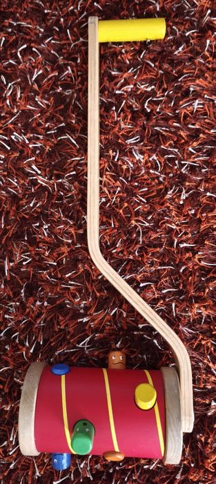 Brinquedo de madeira criança