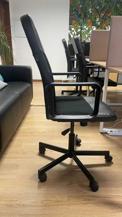 Cadeiras de Escritório Ergonómicas — 13 Unidades